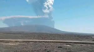 سحب رماد بركاني كثيف تتطاير في الهواء بعد انفجار بركان إثيوبيا