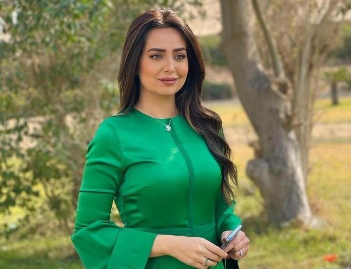 هبة مجدي بفستان أزرق طويل على إنستجرام بإطلالة ساحرة
