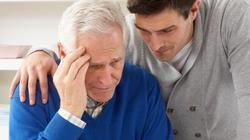 المرأة تطلب الطلاق بسبب مرض الزوج ألزهايمر