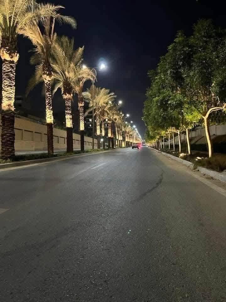 منظر الأهرامات في الجيزة يبرز عظمة الحضارة المصرية القديمة