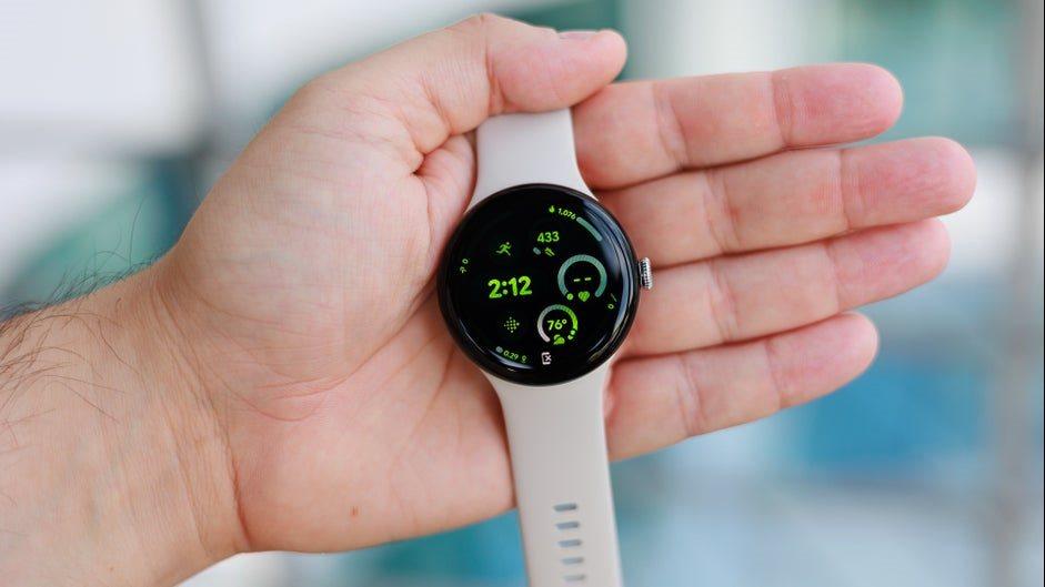 شاحن Pixel Watch 4 الجديد من جوجل بتصميم ذكي وسرعة شحن عالية