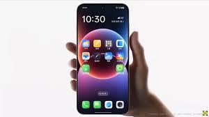 واجهة ColorOS 16 تعرض الشاشة الرئيسية بتأثيرات شفافة وخلفية تفاعلية