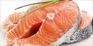 فوائد تناول سمك السلمون لصحة القلب والدماغ والنوم