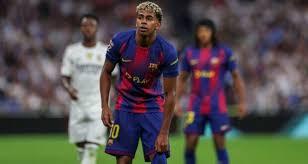 خوان هيرنانديز موهبة برشلونة الشابة في مران الفريق الرديف وسط اهتمام من باريس سان جيرمان.