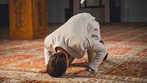 الصلاة بصوت الإمام عبر الراديو