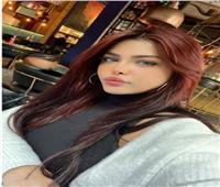 الراقصة ليندا أثناء حضور جلسة محاكمتها في المحكمة الاقتصادية