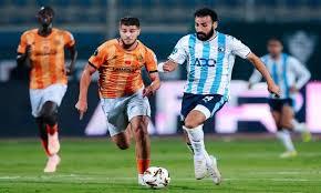طاقم تحكيم بوتسواني يدير مباراة بيراميدز والتأمين الإثيوبي في دوري أبطال أفريقيا على استاد الدفاع الجوي.