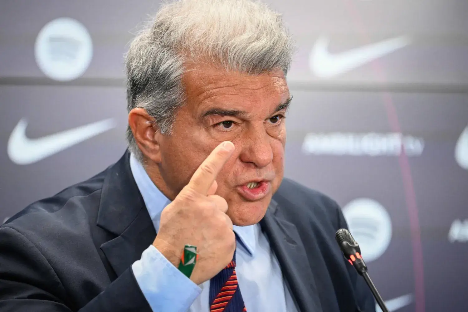 خوان لابورتا رئيس برشلونة يتحدث بثقة عن فوز فريقه في الكلاسيكو أمام ريال مدريد