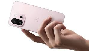 واجهة نظام OxygenOS 16 من OnePlus بتصميم حديث وميزات ذكاء اصطناعي مطوّرة.