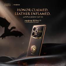 تصميم هاتف Realme 15 Pro إصدار Game of Thrones بلوني الأسود والذهبي مع شعارات ويستروس