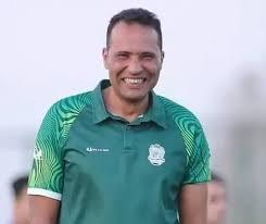 المدرب المصري مؤمن سليمان المدير الفني لنادي الشرطة العراقي أثناء إحدى المباريات