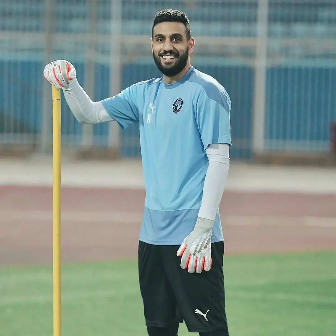 أحمد الشناوي حارس بيراميدز ينافس ياسين بونو ومنير المحمدي على جائزة أفضل حارس في أفريقيا 2025.