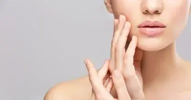 طرق طبيعية فعالة لعلاج جفاف البشرة في الشتاء