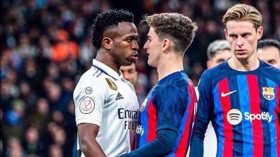 مواجهة ريال مدريد وبرشلونة في كلاسيكو الدوري الإسباني على ملعب سانتياجو برنابيو