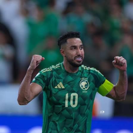 النجم السعودي سالم الدوسري يتوج بجائزة أفضل لاعب في آسيا لعام 2025