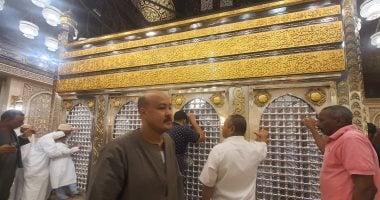 احتفال المصريين بالليلة الختامية لمولد الإمام الحسين في القاهرة