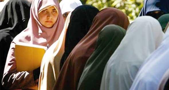 الدكتور نظير عياد مفتي الجمهورية يوضح بالتفصيل حكم صلاة المرأة بالنقاب