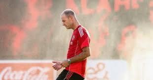 ييس توروب المدير الفني للأهلي خلال إحدى المباريات في الدوري المصري