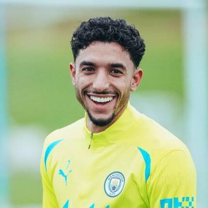 عمر مرموش يستعد لمواجهة أستون فيلا بقميص مانشستر سيتي في الدوري الإنجليزي