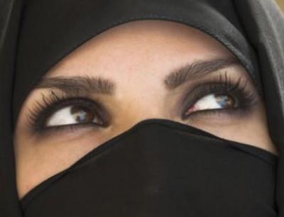 دار الإفتاء المصرية توضح حكم الكحل والكلام أثناء الوضوء