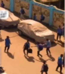 ضبط طلاب تشاجروا بالعصي الخشبية أمام مدرسة بأسيوط