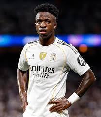 توتر بين فينيسيوس جونيور ومدرب ريال مدريد تشابي ألونسو بعد الكلاسيكو أمام برشلونة
