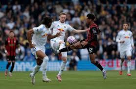 لاعبو مانشستر يونايتد يحتفلون بهدف أمام سندرلاند.