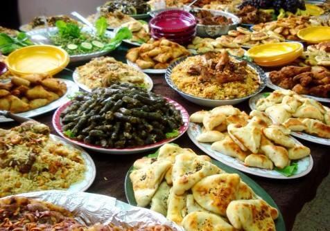 دار الإفتاء المصرية توضح حكم مضغ الطعام بصوت مسموع وتشبهه بالحيوانات