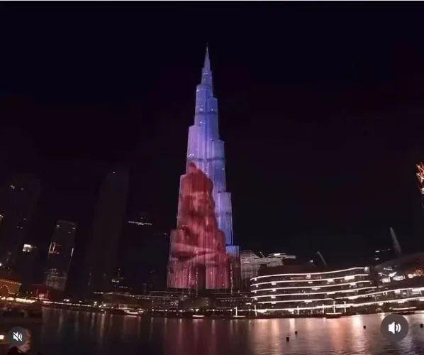 عروض ضوئية على برج خليفة احتفالاً بالمتحف المصري الكبير