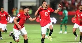 احتفال لاعبي منتخب مصر بهدف الفوز أمام غينيا بيساو في استاد القاهرة.