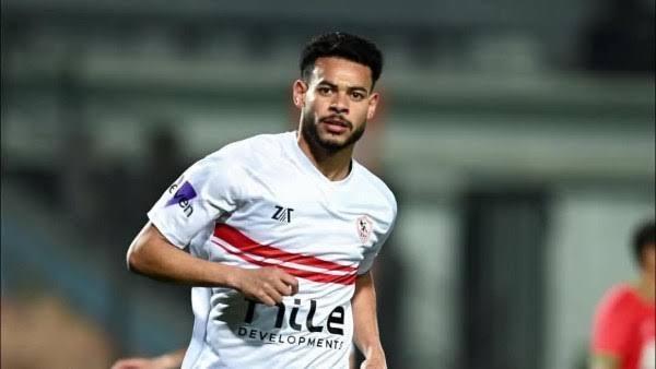 نبيل عماد دونجا لاعب الزمالك خلال أزمة إيقافه قبل بطولة السوبر المصري