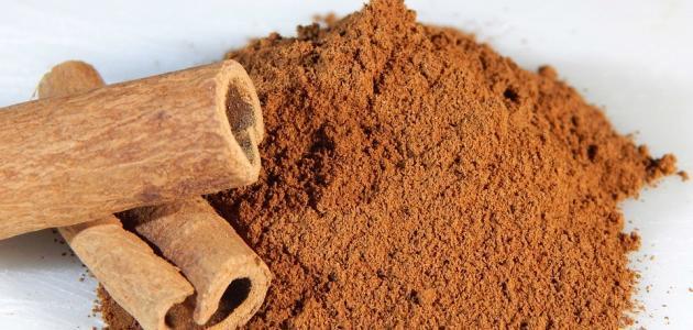 فوائد القرفة في خفض سكر الدم وتحسين حساسية الإنسولين لدى مرضى السكري