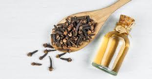 زيت القرنفل الطبيعي وفوائده الصحية