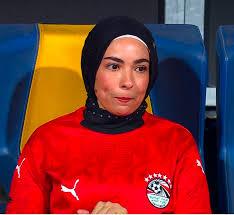 زوجة محمد صلاح في احتفالات تأهل منتخب مصر لكأس العالم 2026.