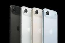 صورة لهاتف iPhone Air فائق النحافة من Apple بتصميم التيتانيوم وشاشة OLED XDR.