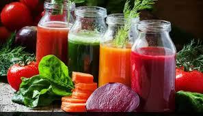 مشروبات صباحية طبيعية لخفض ضغط الدم — ماء الليمون، عصير البنجر، ماء جوز الهند، الشاي الأخضر