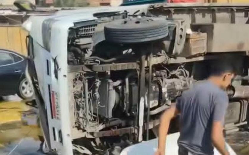 Truck Carrying Butter Tubs Overturns on Cairo-Alexandria Agricultural Road