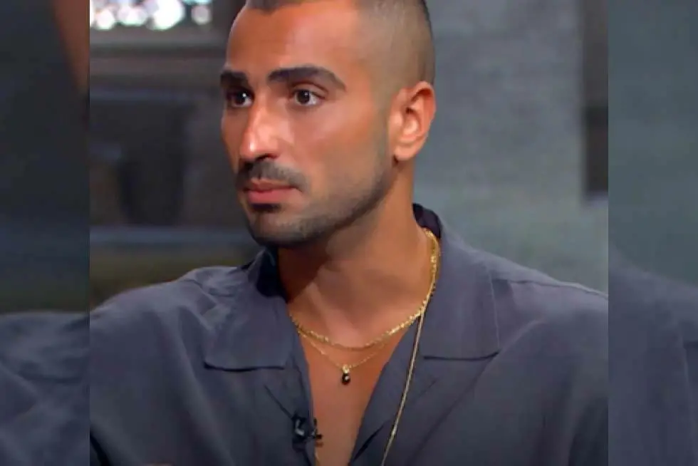 محمد الشرنوبي خلال حديثه عن التحولات التي مر بها وتجربته مع الأزمات والالتزامات المالية