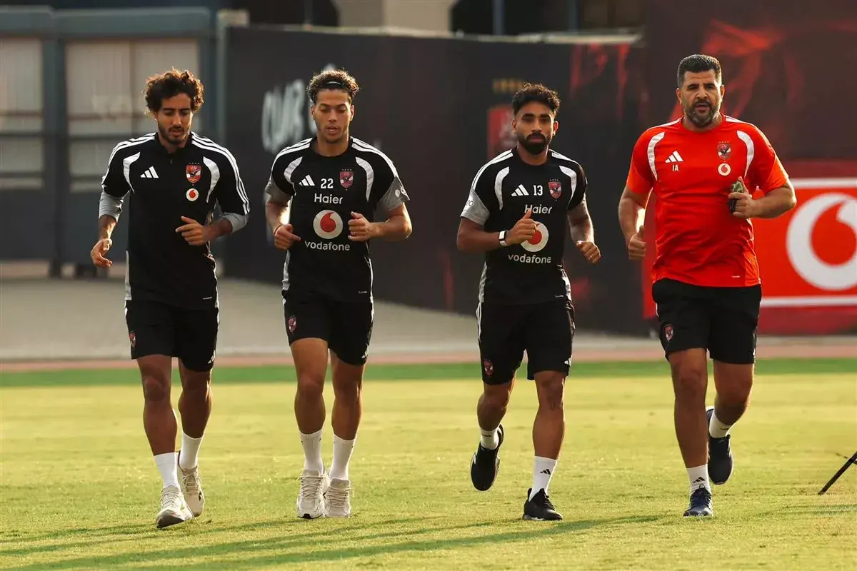 لاعبو الأهلي