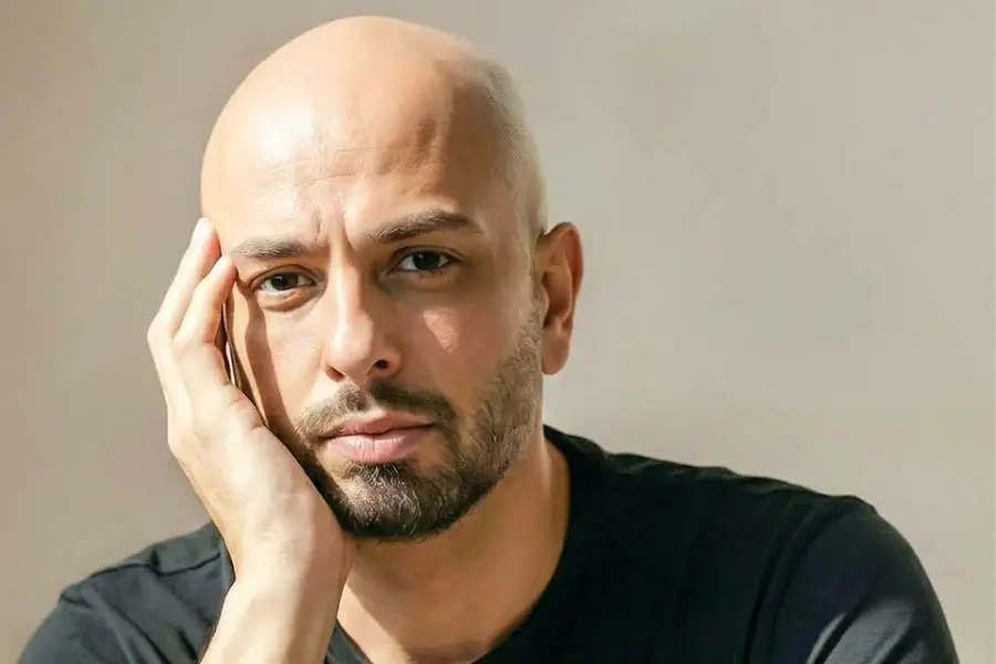 أحمد مراد يروج للجزء الجديد من فيلم الفيل الأزرق قبل طرحه في عيد الأضحى