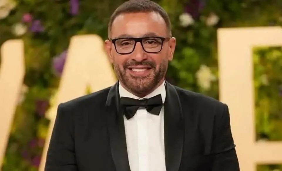 أحمد السقا يتحدث عن مفهوم الرجولة وكبت المشاعر في المجتمعات العربية خلال لقاء مع أنس بوخش