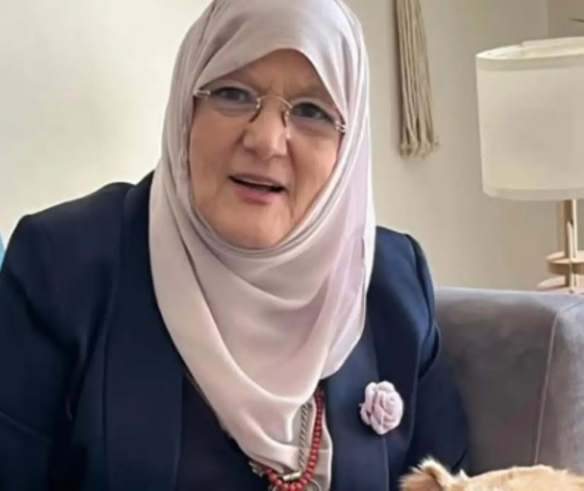 شمس البارودي تعلق على أغنية تربط الحب بالمال والممتلكات وتؤكد أن الحب الحقيقي لا يشترى بالمال
