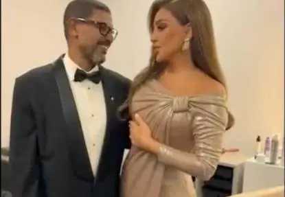 إليسا وهاني فرحات في كواليس حفلها بالكويت