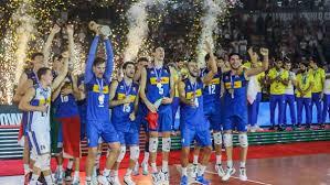 لاعبات منتخب إيطاليا لكرة الطائرة يحتفلن بلقب كأس العالم 2025.