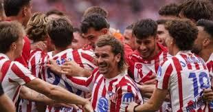 تشابي ألونسو خلال مباراة ريال مدريد ضد أتلتيكو مدريد.