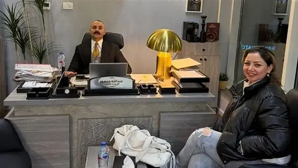 المحامي عبد الله منصور وموكلته