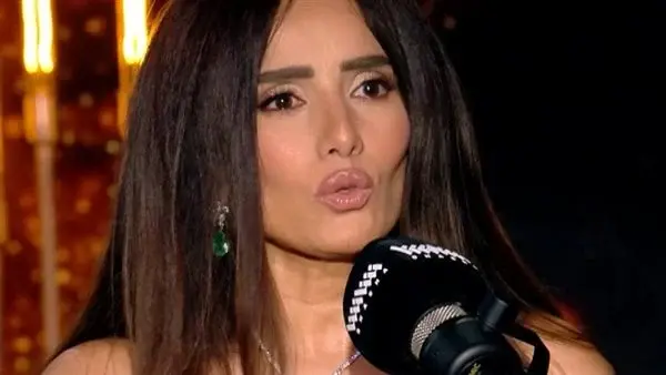 الفنانة زينة تكشف تفاصيل علاقتها بشيرين عبد الوهاب وتلمح إلى خلاف مع فنانة أخرى