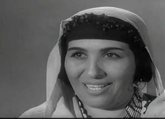 الفنانة آمال زايد في شخصية الست أمينة أمام يحيى شاهين في ثلاثية نجيب محفوظ