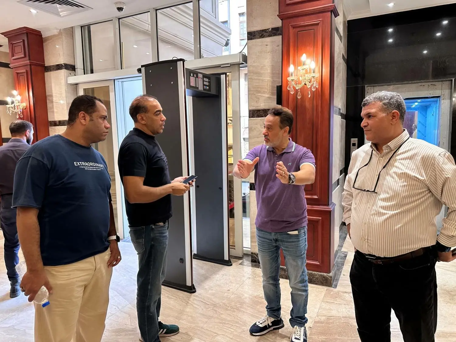 إيهاب فهمي يتفقد مسرح مصر استعدادًا لافتتاحه ومتابعة أعمال التجهيز والمرافق