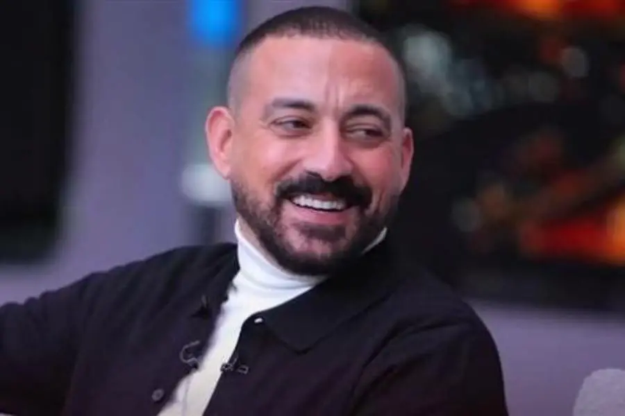 دياب في كواليس تصوير مسلسل محمود الطيار استعدادًا للعرض